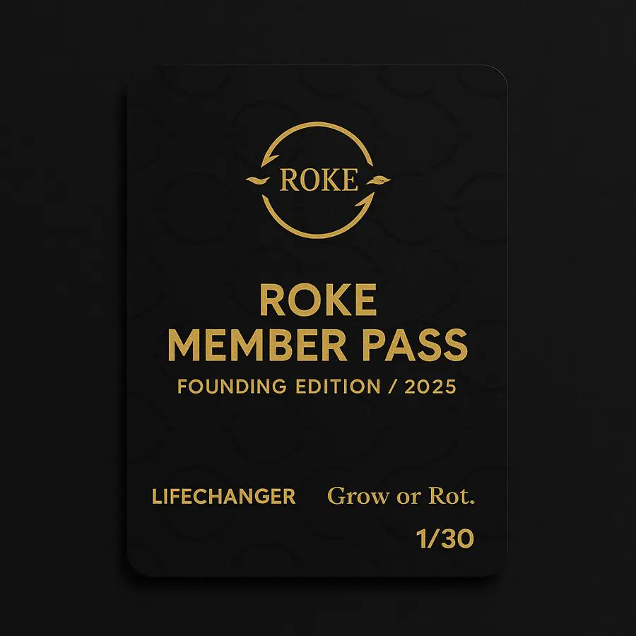 Czarna karta ROKE Member Pass ze złotym logo i numerem 1/30